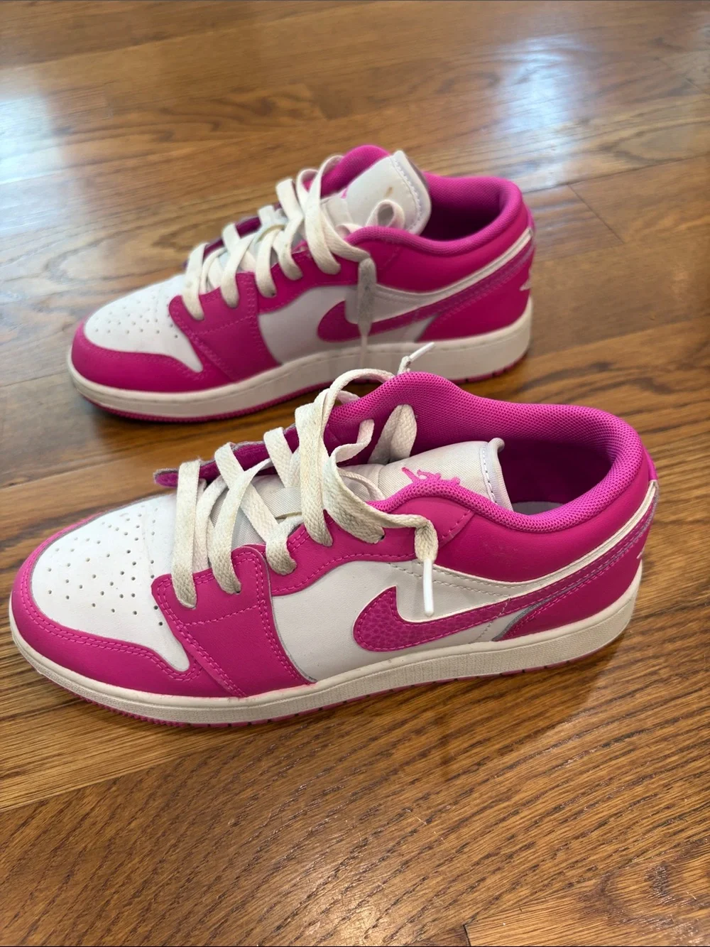 Nike Kids Pink and White Low-Top Sneakers